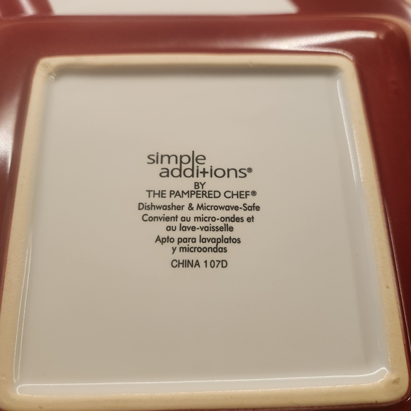 Square Red and White Dinner Plates - Picture 2 of 3